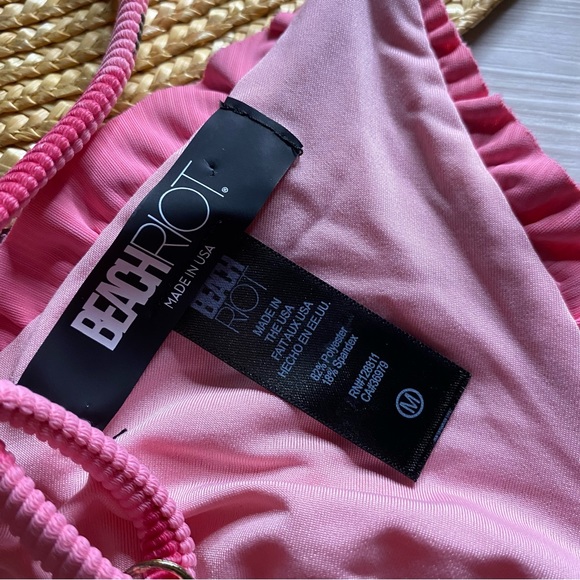 NWOT Beach Riot 🌹 Rosie Pink Valentine’s Day Ruffle Fixed Triangle Bikini Top - Picture 9 of 11